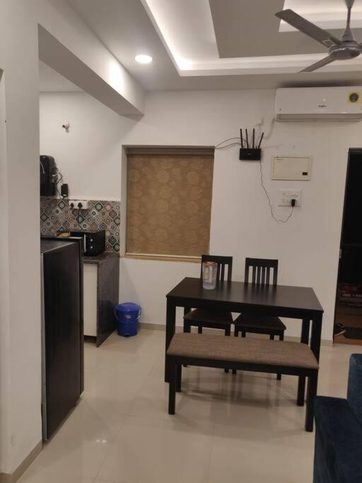 Chillx Comfort Stay 2Bhk Luxury Apt 아르포라 외부 사진