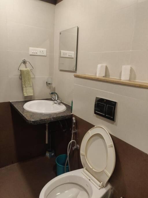 Chillx Comfort Stay 2Bhk Luxury Apt 아르포라 외부 사진